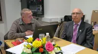 Z Ernestom Jazbinškom (desno) se je pogovarjal Branko 
Kjuder.

