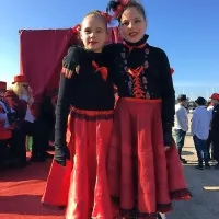 Ples, petje in vriskanje ter usta polna sladkih krofov