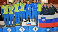Zlati Erik Čeh (peti z leve) v družbi ostalih balinarjev uspešne 
slovenske ekspedicije