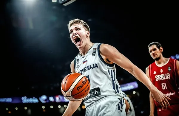 Mladi košarkarski zvezdnik Luka Dončić je v očeh Slovencev 
najbolj kakovosten športnik  na svetu. 