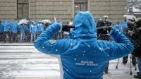 Policisti so vladi sporočili, da je ne poslušajo več. 