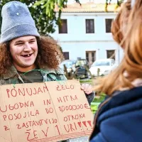 V domu upokojencev so pustovali tudi otroci in študentje