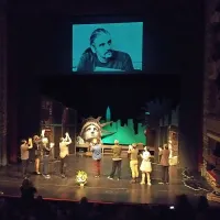 Po uprizoritvi Alana Forda v Splitu  so gromko nagradili  avtorja, pokojnega Predraga Lucića.   