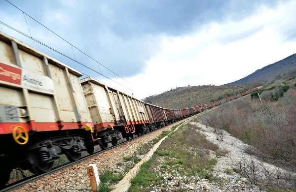 Še mesec dni čakanja za zakon o drugem tiru