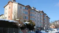 

Postojnska občina ima 285 neprofitnih stanovanjih, tudi v bloku na Ulici Vilka Kledeta (na fotografiji), 
več kot polovica najemnikov pa ima neporavnane obveznosti za daljše ali krajše obdobje. 



