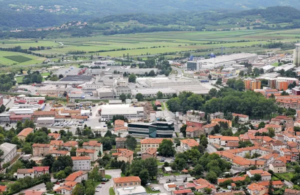 Ajdovščina se iz  industrijskega kraja uspešno spreminja v središče visoke tehnologije.