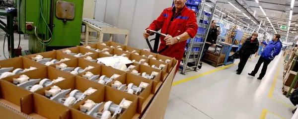 Slovenija je pri zaposlenosti ljudi, starejših od 55 let, na repu 
EU.
