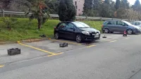  Lucijčani si rezervirajo parkirni prostor tudi z gajbicami in drugimi 
pripomočki. 
