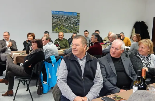 Zadružniki so se seznanili z novostmi, ki se obetajo v kmetijstvu.   