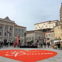 Poljub pod Tartinijevim kipom prinaša srečo v ljubezni