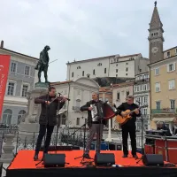 Poljub pod Tartinijevim kipom prinaša srečo v ljubezni
