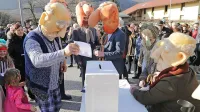 Volili so tako “upokojenci” kot tudi prisotno občinstvo.