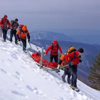 Na pomoč hitijo v snegu, mrazu, sredi noči ...