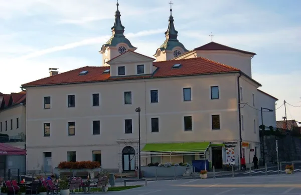 Okrožno sodišče v Kopru je sklep o prodaji stare banke na javni 
dražbi z zviševanjem izklicne cene 150.000 evrov izdalo že konec 
januarja.