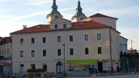 Okrožno sodišče v Kopru je sklep o prodaji stare banke na javni 
dražbi z zviševanjem izklicne cene 150.000 evrov izdalo že konec 
januarja.