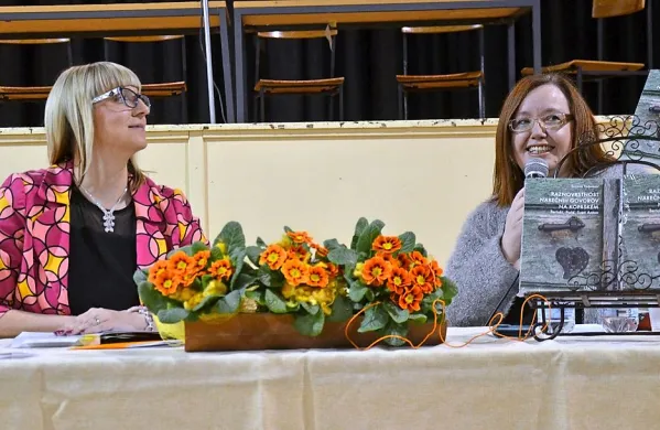 Suzana Todorović (levo) in urednica njene nove monografije Ingrid 
Celestina  