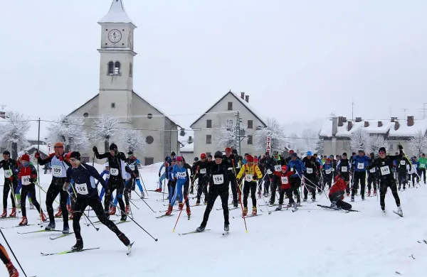   S starta 18. Trnovskega maratona v središču Črnega Vrha se je 
pognalo 140 tekačev.