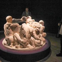 Ivan Meštrović je leta 1906 zaslovel s skulpturo Vodnjak življenja, 
ki jo je najprej pokazal  na Dunaju. 