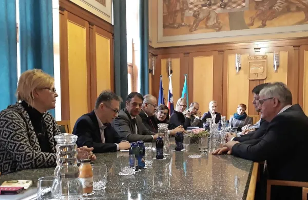  Nova Gorica je včeraj na neki način že formalizirala bodoče 
sodelovanje z nemškim Zittauom.