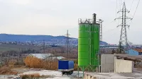 Novi lastnik dekanske betonarne obljublja, da bo v prihodnjih 
mesecih odpeljal tudi silose za beton. 