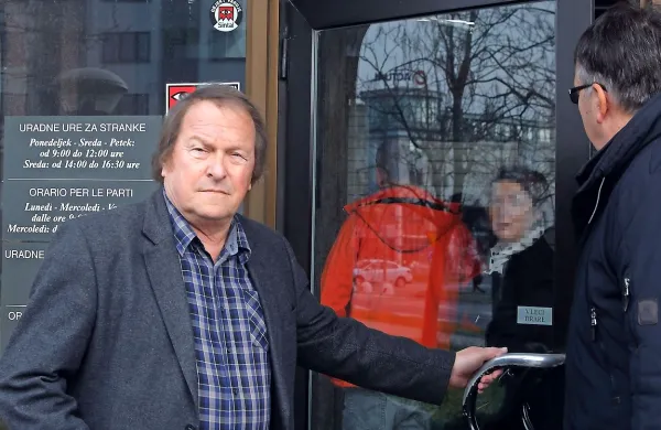 Viljem Orel potarna, da so vir vseh  težav Galeb grupa neuresničeni 
načrti na Srminu, zaradi katerih morajo hoditi celo na sodišče.  