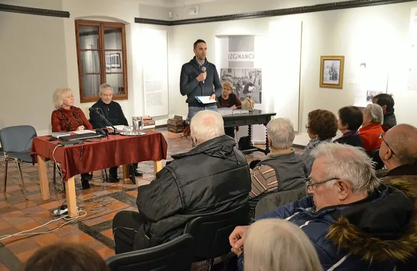      Predstavitev brošure  v gradu Kromberk je vzbudila precej zanimanja.   