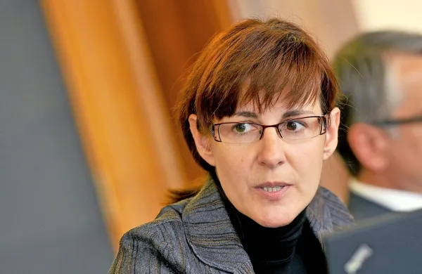 Ministrica za obrambo Andreja Katič