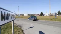 V senci bojev za igralniško prevlado nekdanji mejni prehod čaka 
na boljše čase. 