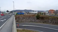 Lekarno bodo zgradili  ob vulkanizerstvu Hrvatič, v  objemu Partizanske ceste, ceste proti Marmorju in izvoza z avtoceste proti terminalu. 
