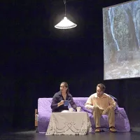 Gre za zelo filozofsko delo z malo dogajanja, zato si je morala 
režiserka dialoge izmisliti in vanje ujeti koščke Jakobovega 
monologa.