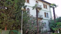 Se nekdanjemu vrtcu obeta, da bo postal hostel ali manjši hotel, zaradi česar bi ga utegnili porušiti?
