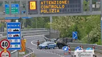 Policisti so postali pozorni na avtomobil takoj, ko je pripeljal iz Slovenije.