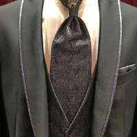  Plastron  namesto kravate