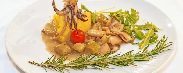Tudi okusen obrok nas naredi zadovoljne in srečne.