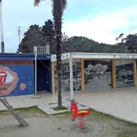 Okolje Piran bo na delu, ki gleda na plažo,  uredilo tuše in 
sanitarije 