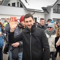 Jakov Fak  z bodočimi sokrajani v Lescah.