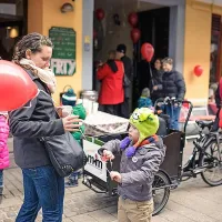 Zavod 13 ob mednarodnem dnevu redkih bolezni s pohodom po 
ulicah mest ozavešča o drugačnosti.