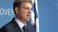 Bo slovensko tožbo proti Hrvaški vlagal Miro Cerar ali prihodnja 
vlada?