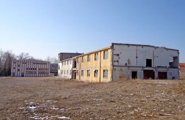 Na območju nekdanjega Toka bodo letos porušili še zadnje proizvodne stavbe, ostali bosta le  stavba nekdanje Tokove uprave in 
nekdanja mlekarna. 