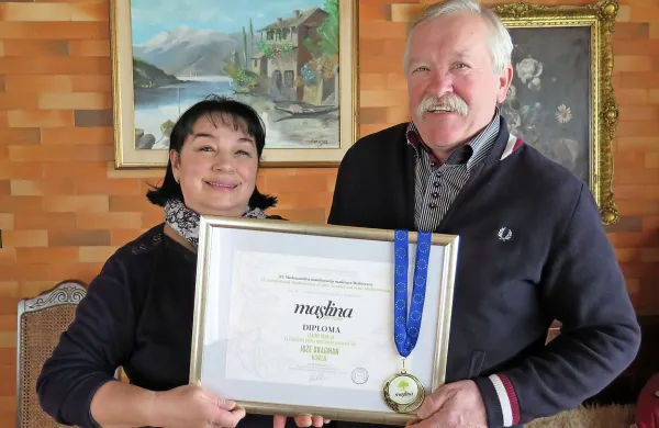 Vilma in Jože Dragman  sta ponosna na zlato medaljo, ki je na Ivanji 
Grad prišla iz Splita.