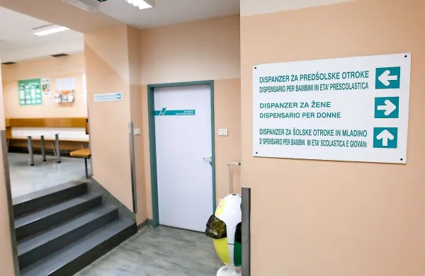  Odsotno pediatrinjo Živo Mohar bo v  otroški ambulanti nadomestil pediater Matjaž Štefan.