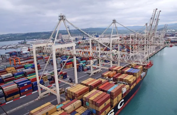 Tovorni vlaki za Bavarsko bodo potovali s kontejnerskega terminala v Luki Koper. 