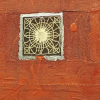 Cinobaritno rdeči kvadratni okvir za zlato odsevajočo čipko 
slikarja Danila Jereba.