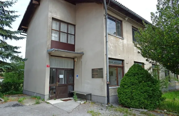 Poslovno-proizvodni kompleks propadlega  podjetja Sec na Baču 
je kupila družba Anepremičnine. 