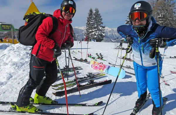 Uspešna mastersa Samuel in Petra Borovinšek se veselita tekme 
za svetovni pokal na domačem smučišču.