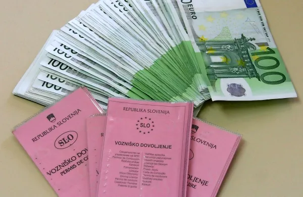 Na koprskem okrožnem sodišču sodijo še zadnjemu od obtoženih 
iz afere vozniška dovoljenja.