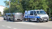 Policisti so septembra prestregli kombija, s katerima sta voznika 
prevažala 19 državljanov Kosova.