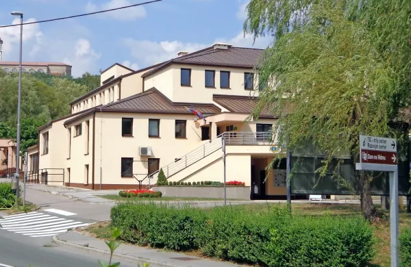 V Dom na Vidmu, v katerem je zdaj zasedenih le dobra polovica 
prostorov, se bodo avgusta preselili upravna enota, zavod za 
zaposlovanje in center za socialno delo.

