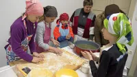 Mladi kuharji iz Slivja med pripravo macafizeljnov