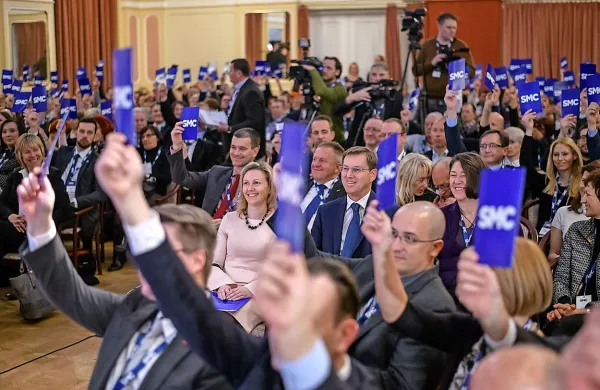 Cerarja je v javnem glasovanju kot edinega kandidata soglasno podprlo 218 delegatov, brez vzdržanega ali glasu proti.
